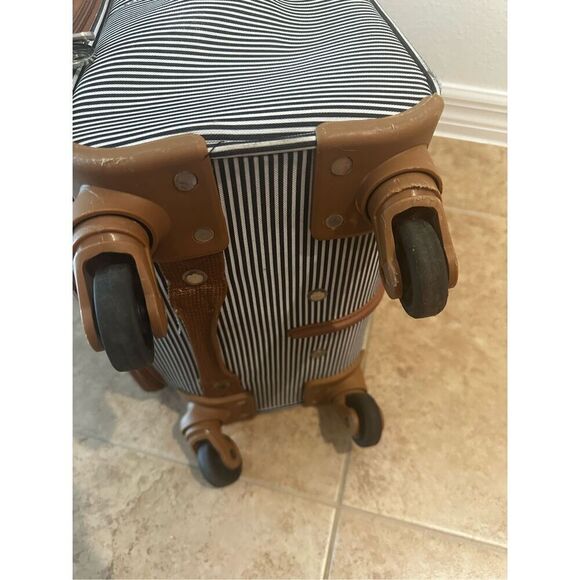 Jessica Simpson Breton Carry-On Roller Spinner Weekend Suitcase Luggage * Notes - Picture 10 of 15